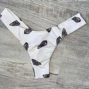 Montce shell bikini bottom